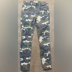Gap Mid-Rise 1969 Camo True Skinny Jeans, Size 25, Zip Back Ankles, Pockets